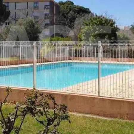 Centre Studio Piscine Tennis Parking 117